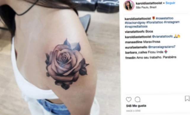 Faça uma tatuagem de uma rosa em seu ombro