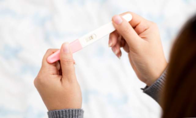 Welche Faktoren beeinflussen eine schwangere Frau mit der Periode?