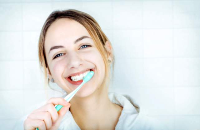 Waschen Sie die Zähne Backpulver