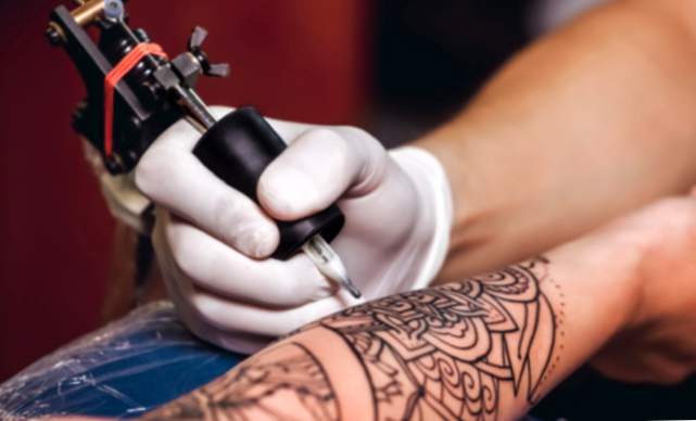 Woher wissen, ob das Tattoo infiziert ist?