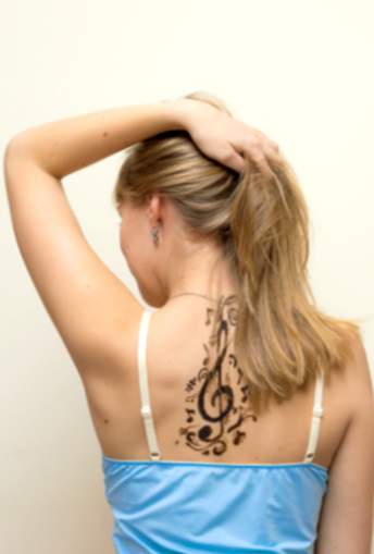 Tatuaggi e interpretazione della chiave di violino