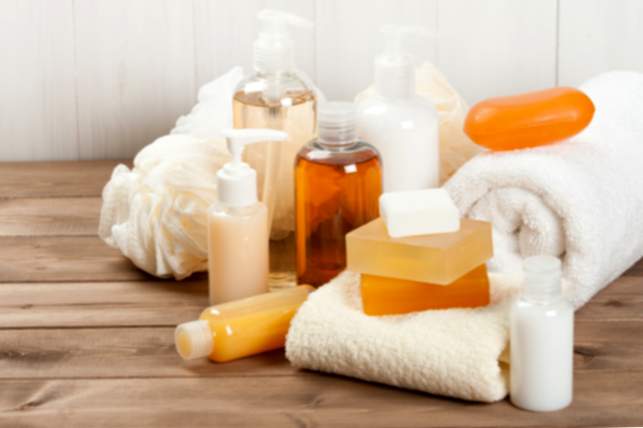 Wie benutzt man Shampoo und Backpulver?