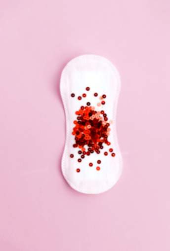 Por que tenho sangue baixo durante a menstruação?