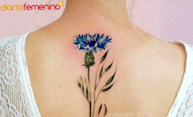 Vuoi farti un tatuaggio floreale? Ricevilo nella colonna