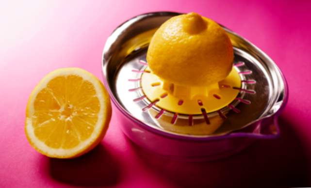 Zitrone kann Ihnen helfen, Zahnfleischbluten zu heilen