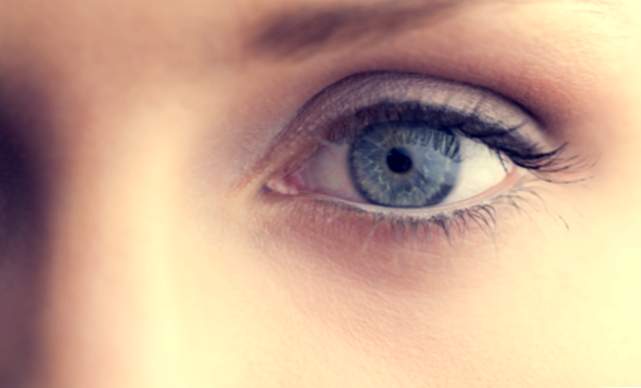 Was bedeutet es, mit blauen Augen zu träumen?