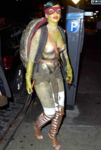 Rihanna sogna le tartarughe e si maschera da loro